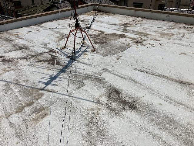 屋上防水が劣化した様子